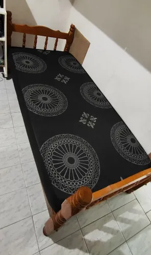 Vende-se cama de solteiro 88x2,00 com colchão em ótimo estado.