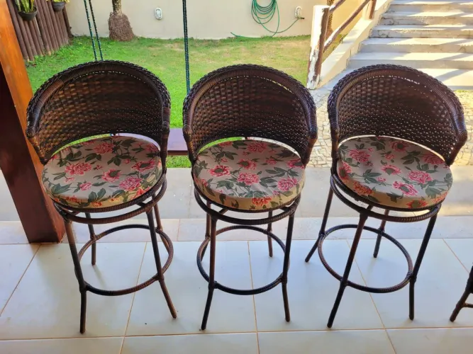 3 bancos altos giratórios