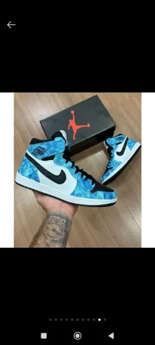 Tênis Cano Alto Nike Air Jordan 1