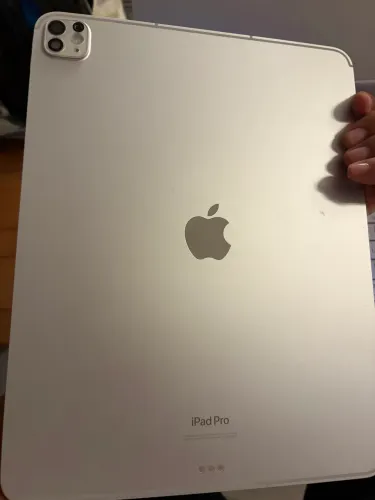 iPad 13 pro 256.  M4