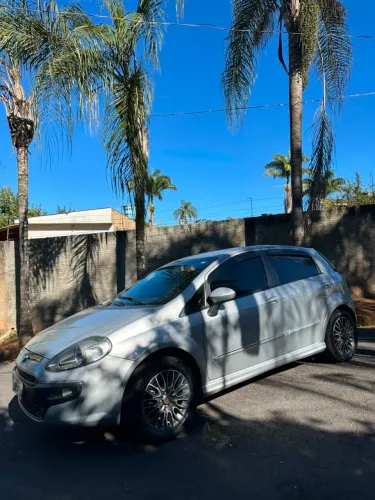 Fiat Punto Sporting 1.8 Flex 8v/16v 5P 2013