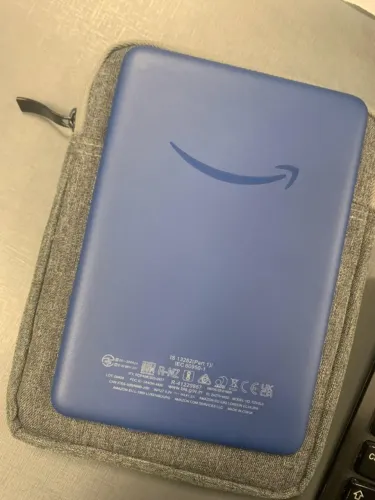 Kindle 11ª (16gb Modelo 2024) - Cor Azul, Amazon + Capa protetora com Ziper
