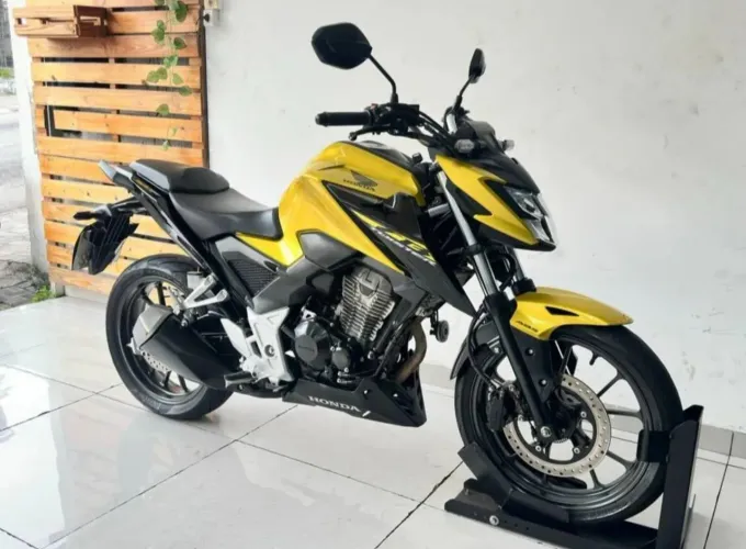 8CB 300 Dourada 