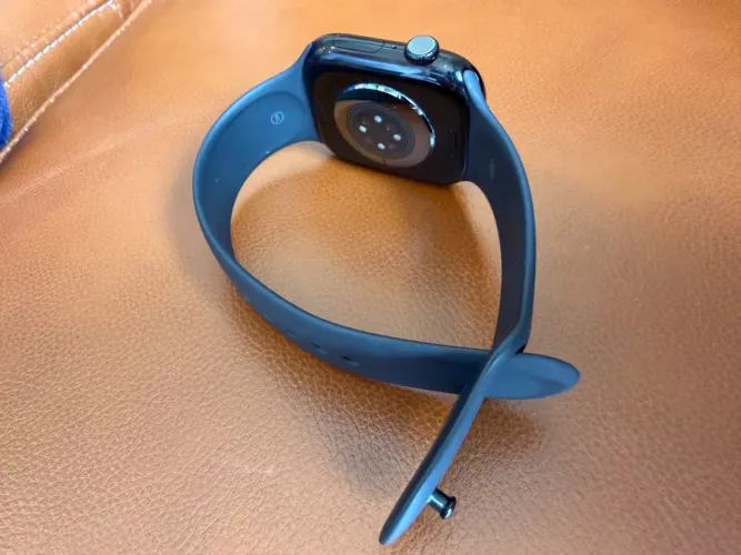 Apple Watch Series 11 GPS - Caixa preta - 46 mm - Pulseira esportiva - M/l