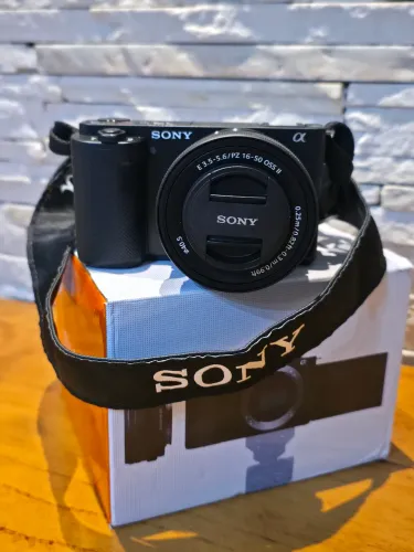 Câmera Sony ZVE10 Com Lentes com pouco tempo de uso