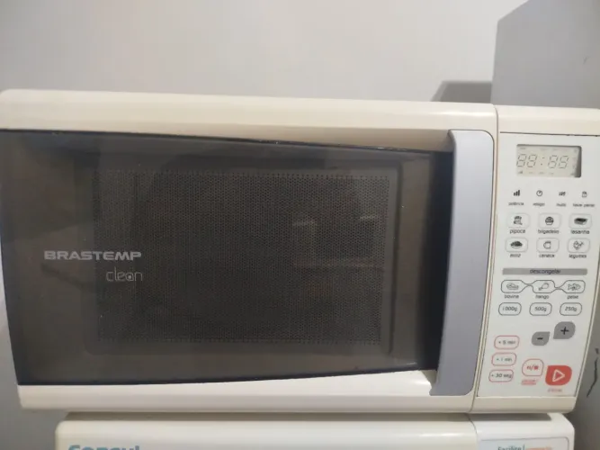 Microondas Brastemp Clean 20 litros.
