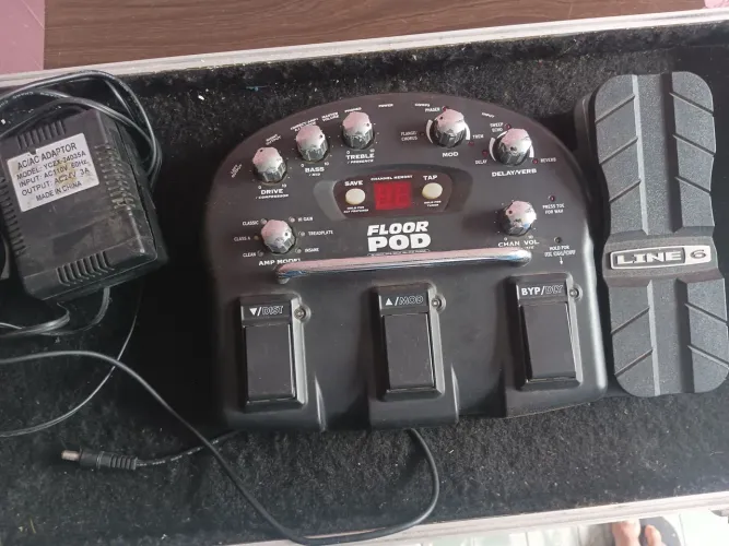 Pedaleira Line 6 Pod Floor + Fonte