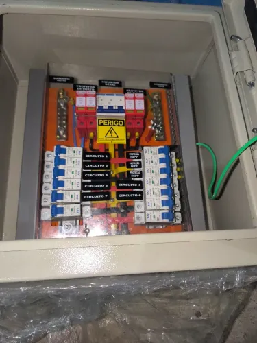 QUADRO DE DISTRIBUIÇÃO COMPLETO 7 CIRCUITOS + DPS TRIFÁSICO QD-MD 03