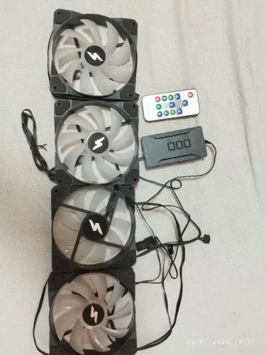 Kit com 4 Fans ARGB 120mm com Controladora e controle.