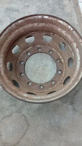 Roda de caminhão ideal para fazer churrasqueira