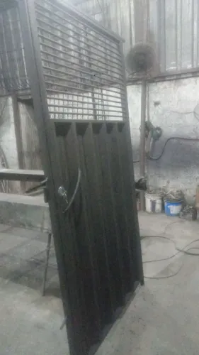 Portao novo bem forte.  