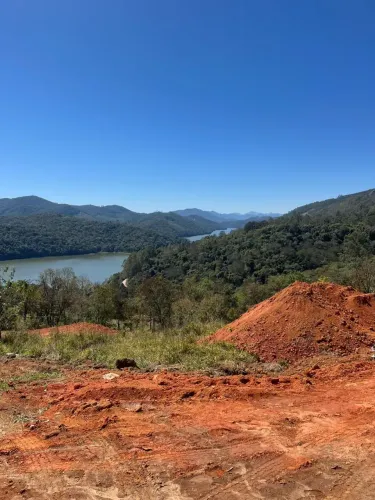 Terreno Pronto para Construir / Vista para Represa / Parcelas em até 70x