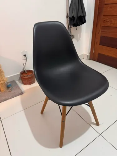 Vendo cadeira Charles Eames