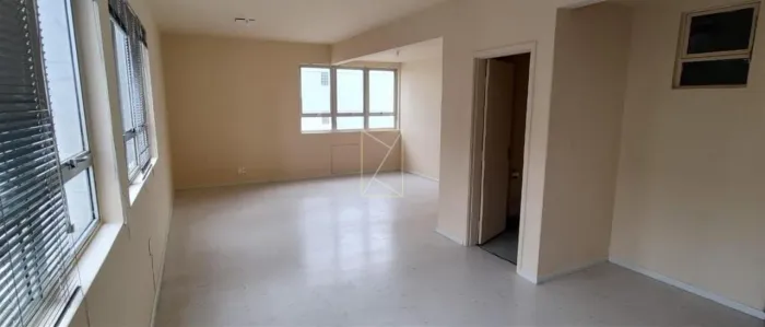 DESTAK IMÓVEIS VENDE: Excelente SALA AÉREA Sala comercial no centro