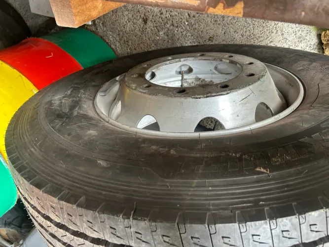 Pneu de caminhão e de carreta
