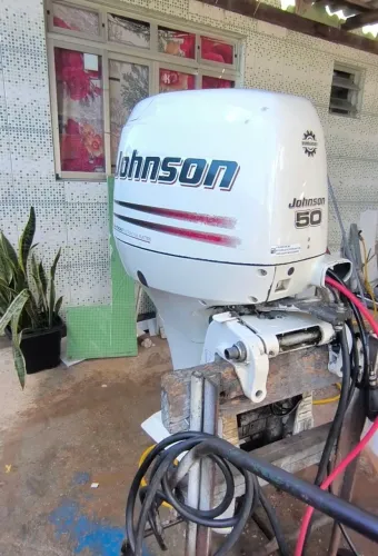 Vendo motor 4 tempo johsom
