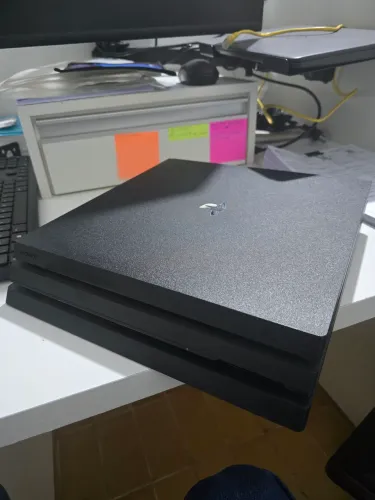 PS4 PRO 1TB MUITO CONSERVADO 