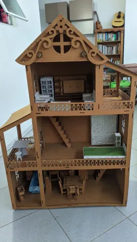 Casinha de Boneca Grande em MDF com Móveis Completos - R$ 450