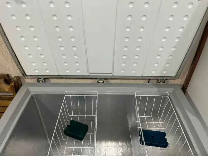 Freezer horizontal Mídia modelo RCFA 32- 220 W