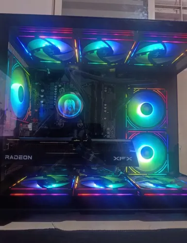 PC GAMER - 9060 XT - 16GB 2x8