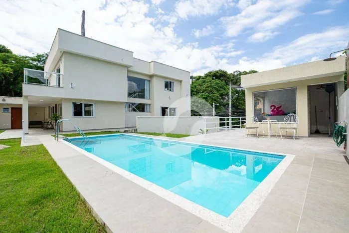 Casa alto padrão, duplex, 4 quartos, laser completo,310 m² por R$ 1.490.000 - Rua do Count