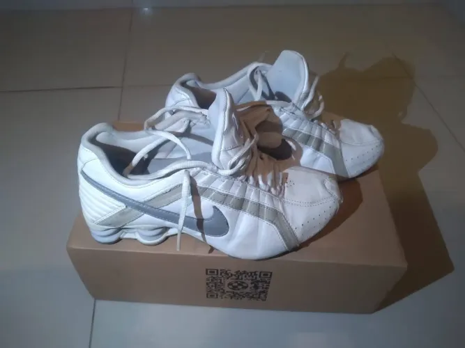 Tênis Nike Shox n. 36