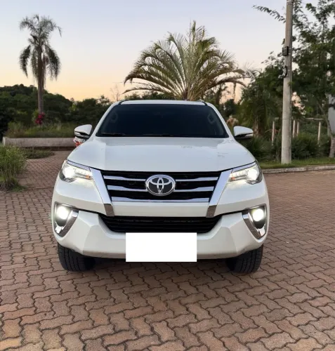 Toyota Hilux SW4 SRX 4X4 2.8 TDI 16V Dies. Aut. 2016