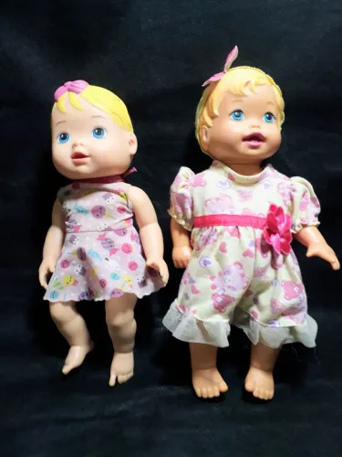 02 bonecas usadas