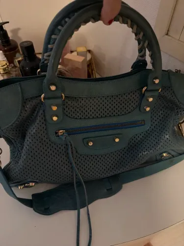 Balenciaga (100% original, com etiqueta interna de metal serializada ?115748?)