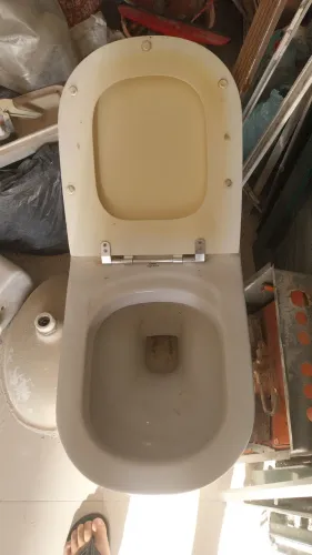 Vaso branco Deca com caixa acoplada e tampa de acrilico