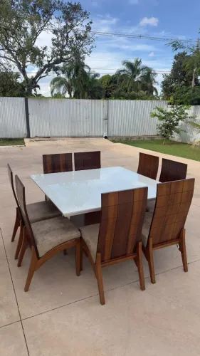 Mesa de Jantar com 8 cadeiras