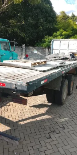 Carroceria caminhão truck de ferro piso de madeira  zap *47
