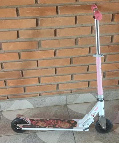 PATINETE ROSA COM FREIO