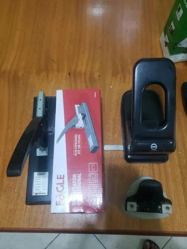 Grampeador e furador