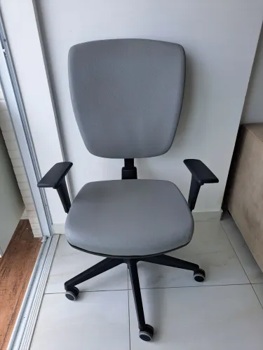 Cadeira de Escritório Diretor giratória e regulável Altrix