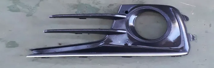Moldura farol de milha fox lado esquerdo 14/17 com furo