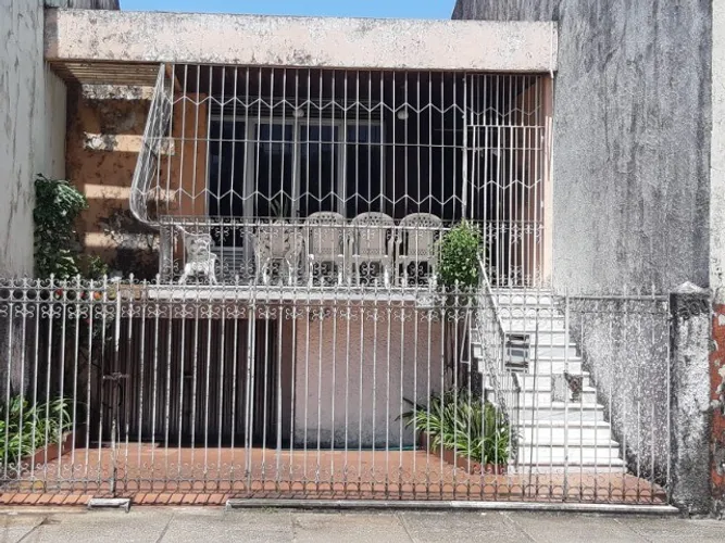 excelente casa com amplo quintal e sótão, 16 de novembro