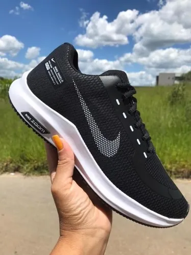 Tenis esportivo preto com branco