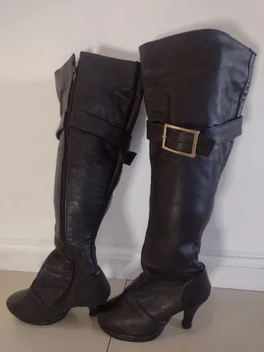 Bota Over de COURO feminina N°37 com fivela de metal e fecho lateral R$197,00
