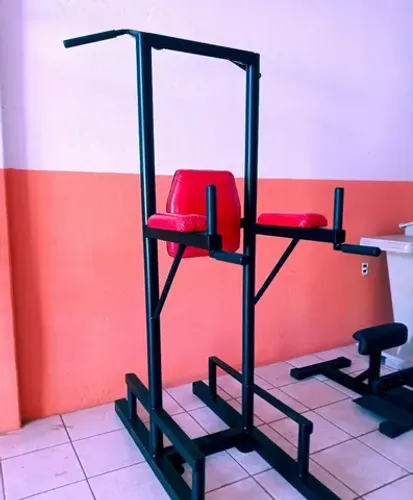 Paraléla abdominal com barra fixa