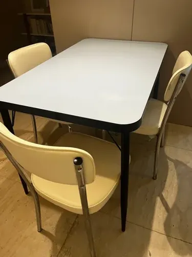 Mesa Tok Stok cinquentinha 