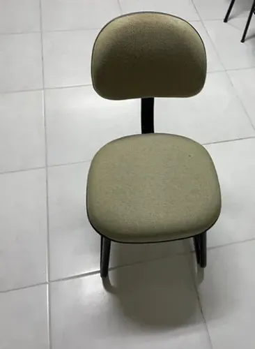 Cadeira para escritório/ casa - Base fixa / bege