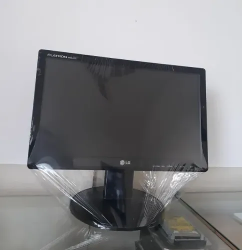 Monitor 16 polegadas wide
