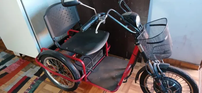 Triciclo motorBat eletrico
