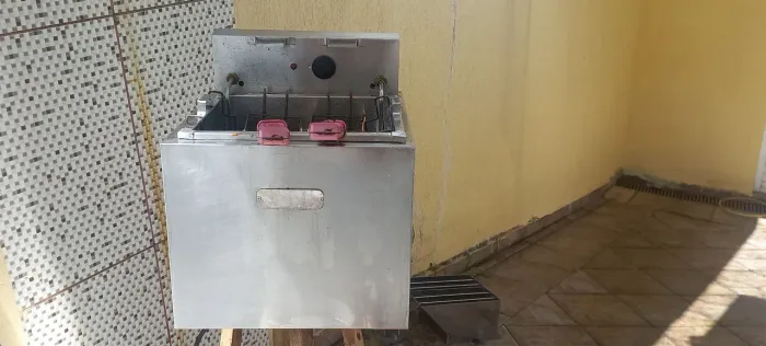 Fritadeira croydon água e oleo