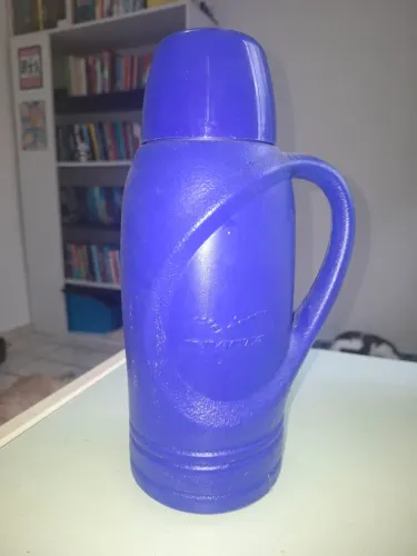 Garrafa Térmica de Plástico