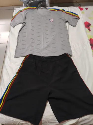 Uniforme de uso diário Colégio Tiradentes 