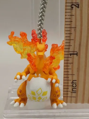 Miniatura Charizard com Efeito Chama - Colecionável