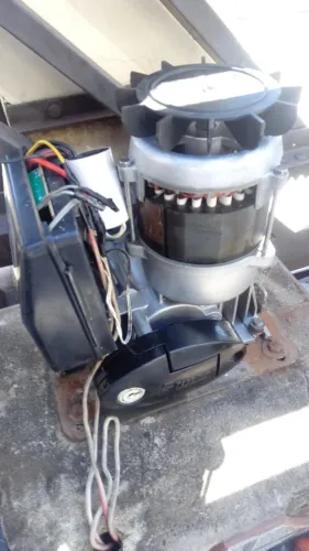 Manutenção em motor de portão