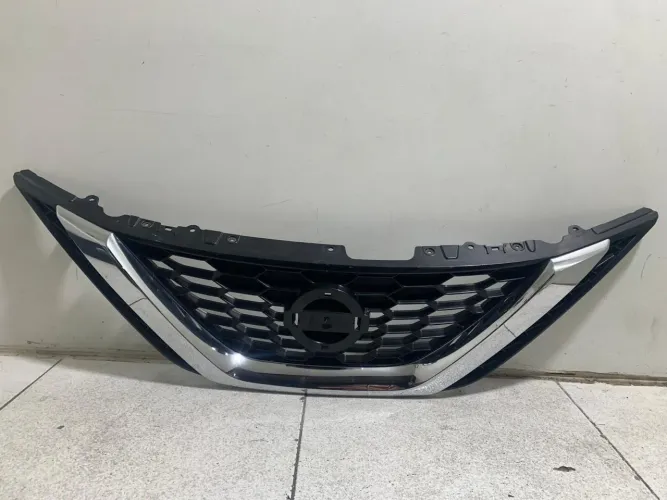Grade superior parachoque dianteiro Nissan Sentra 2017/20 recuperado 